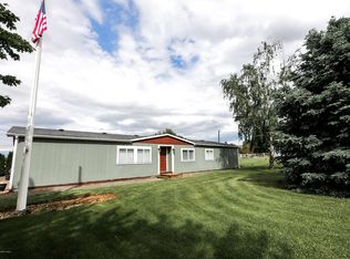 2560 Saint Hilaire Rd, Moxee, WA 98936