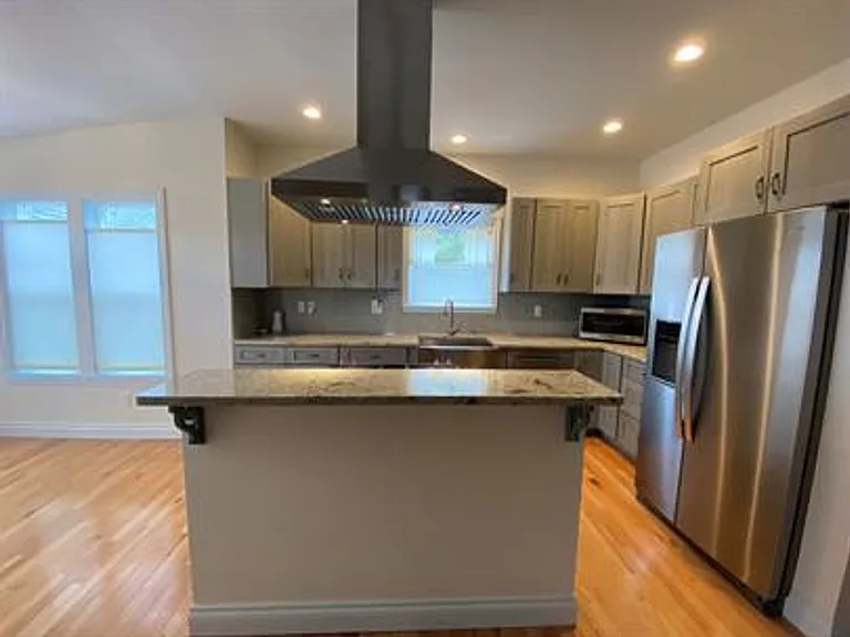 731 N Bay Ave SE — Photo 13