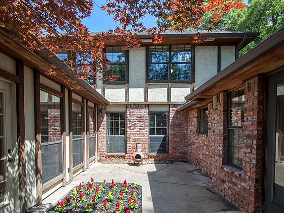 Private Courtyard/Patio