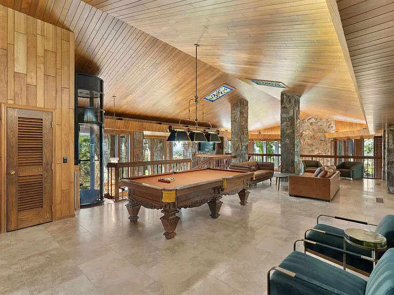 Building's Lounge