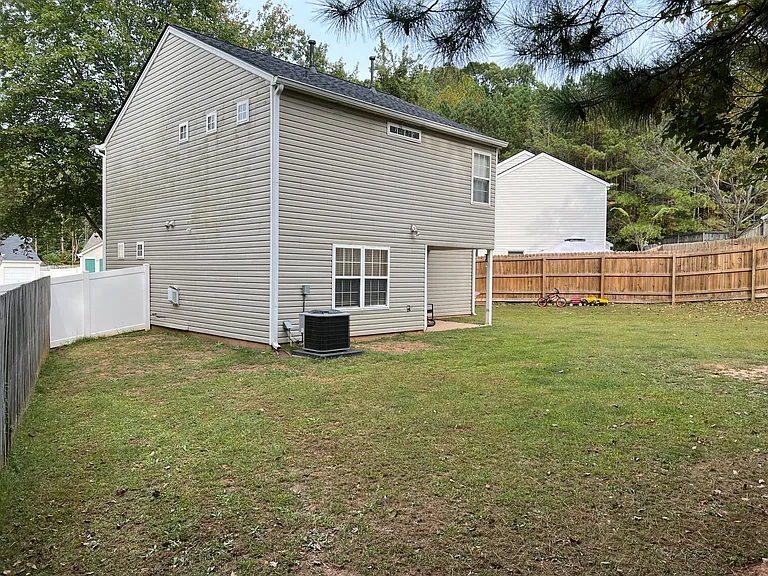 210 Oak Grove Ln — Photo 15