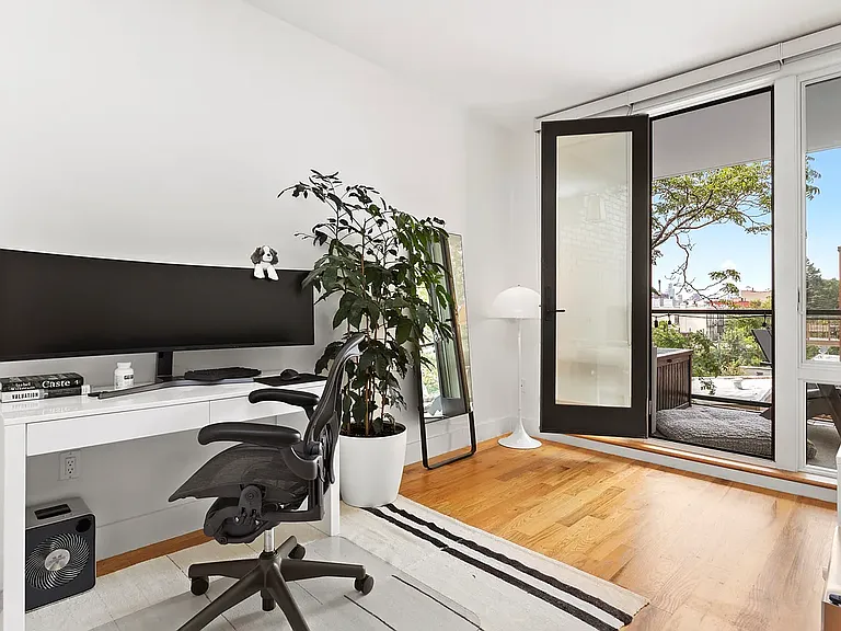 1059 Manhattan Ave #D — Photo 5