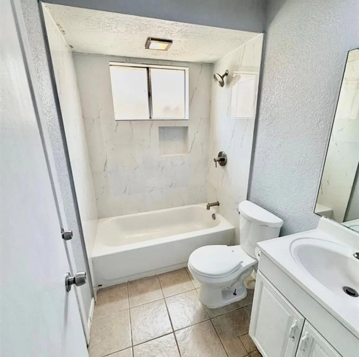 3 bed, 2.0 bath, 1722 sqft, $2,200 — Photo 3