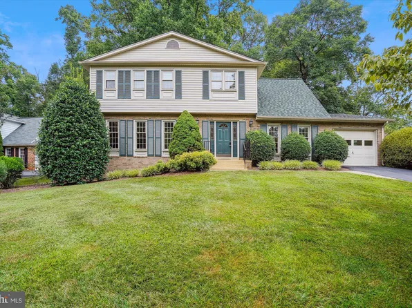 4905 Asquith Ct, Fairfax, VA 22032