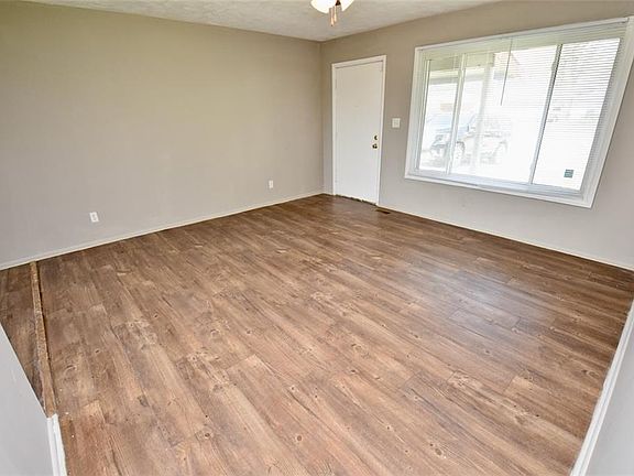 4th image of 6113 Regina Cir