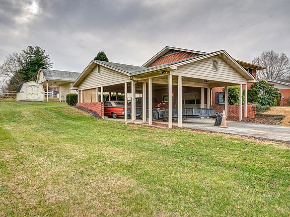 4th image of 2703 Cresland Dr