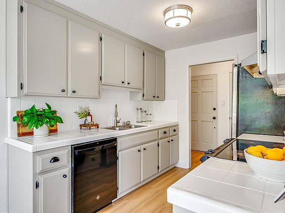 5th image of 3050 Marlo Ct Unit 2
