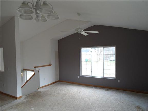 3rd image of 1052 N Hudson St SE