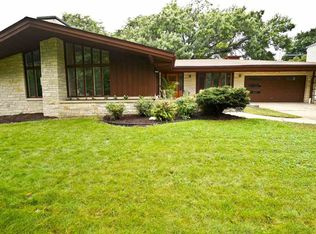 408 Calvin Park Blvd N, Rockford, IL 61107