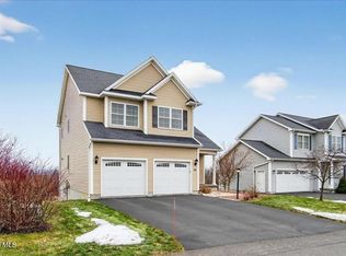 76 Waverly Cir, Watervliet, NY 12189