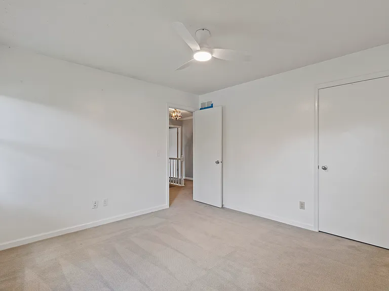 4690 Lindbergh Dr — Photo 25