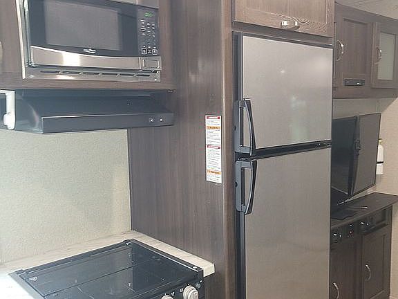 4th image of 44 Arapaho Dr