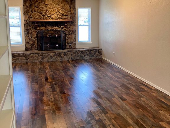 3rd image of 713 Crown Dr