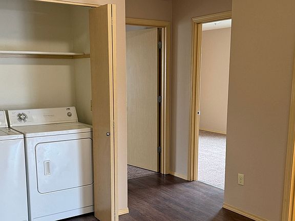 Laundry/Hall Laundry/Hall