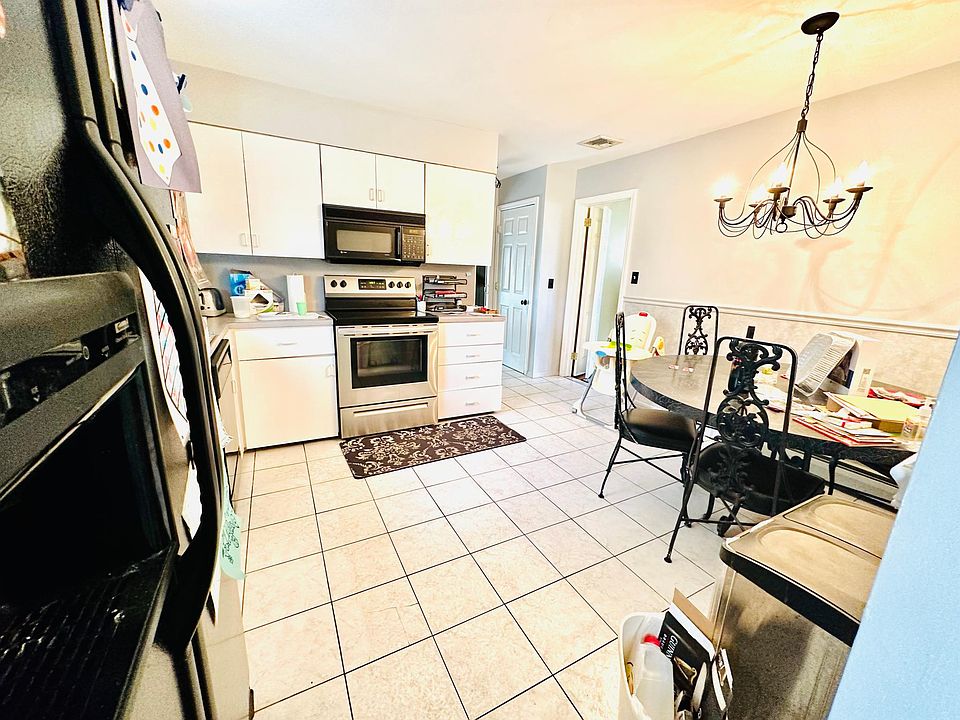 1st image of 2 Pleasant View Dr
