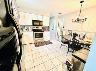 2 Pleasant View Dr, Bayville, NY 11709