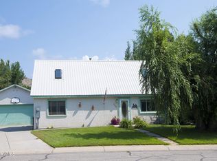 406 Porphyry Rd, Gypsum, CO 81637