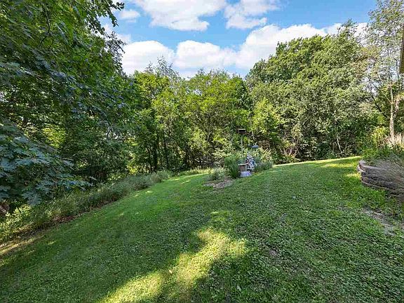 5th image of 1951 Lake Manor Rd NE