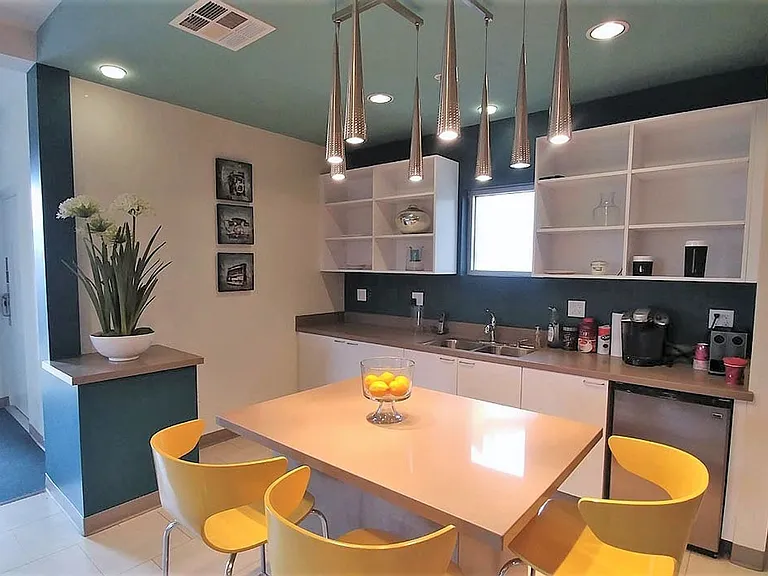 Almeria Townhomes — Photo 19