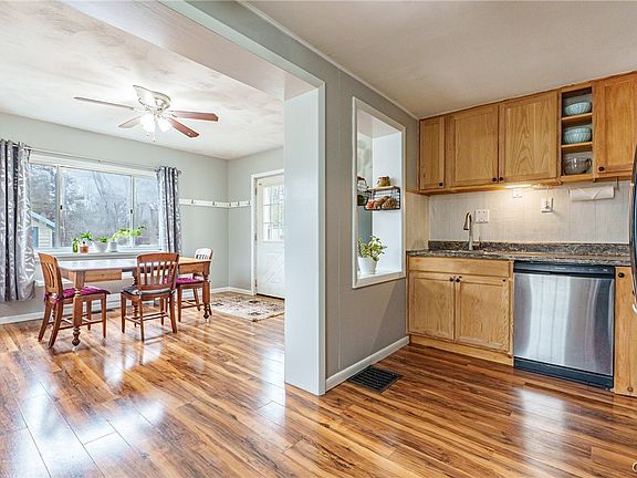 4th image of 532 Millbrook Rd