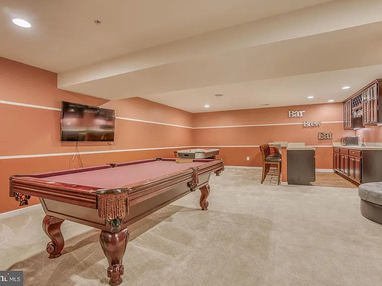 728 Falcon Ln — Photo 23