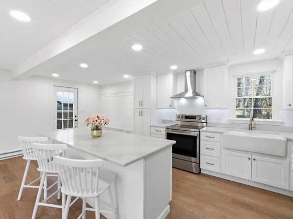 14 Bartlett St, Oxford, MA 01540