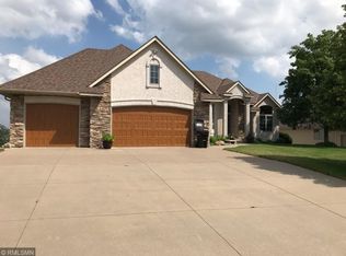 3030 Carey Heights Dr, Saint Paul, MN 55109