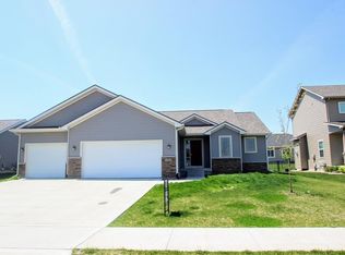1404 NW Prairie Creek Dr, Grimes, IA 50111