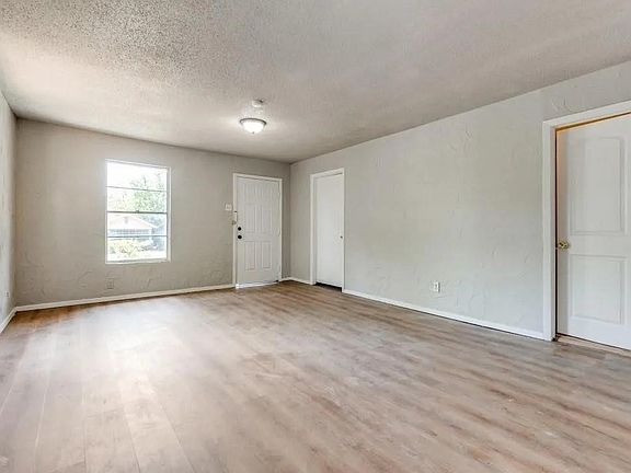 2nd image of 4404 Colonial Ave