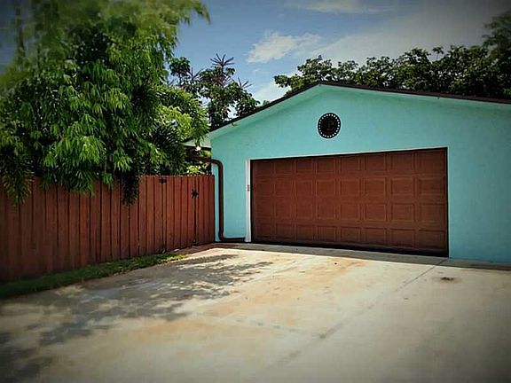 4th image of 609 NE 2nd Pl