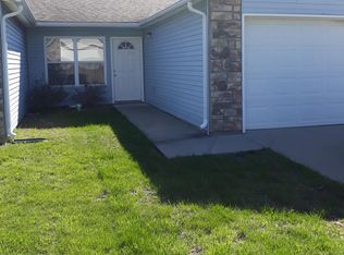 512 Elliott Ln, Knob Noster, MO 65336