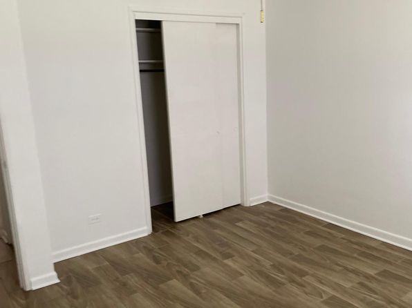 7318 Oakwood Ave APT 8, Lyons, IL 60534