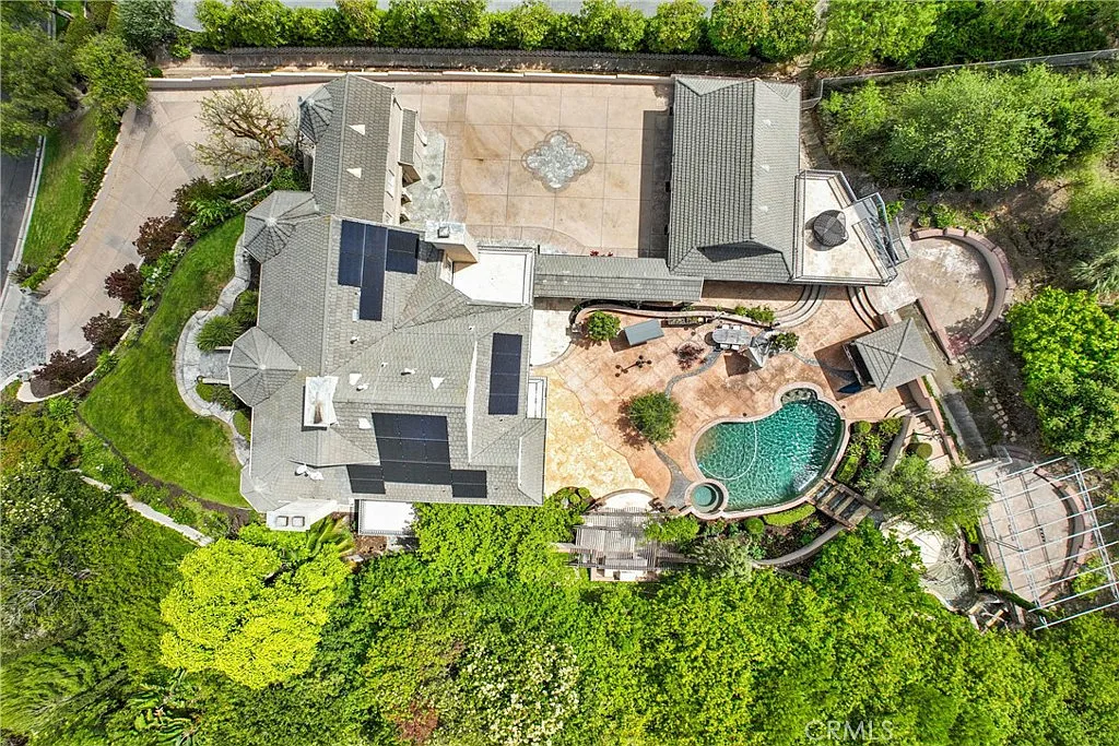 7 bed, 6.5 bath, 5800 sqft, $17,000 — Photo 4