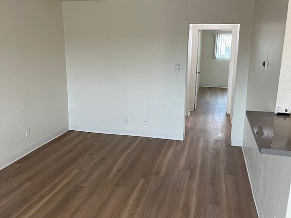 5th image of 732 Laconia Blvd #7-2