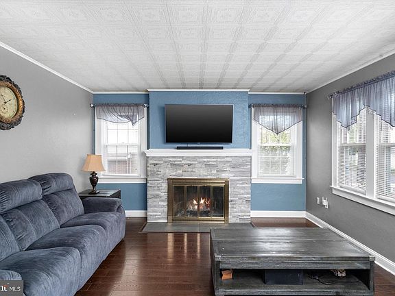 5th image of 2734 Quakerbridge Rd