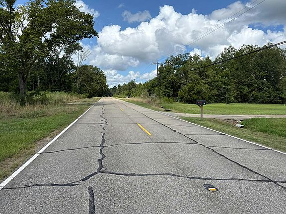 5th image of 1061 Heck Young Rd