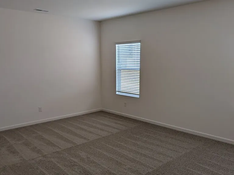 437 Gentle Bend Cv — Photo 7