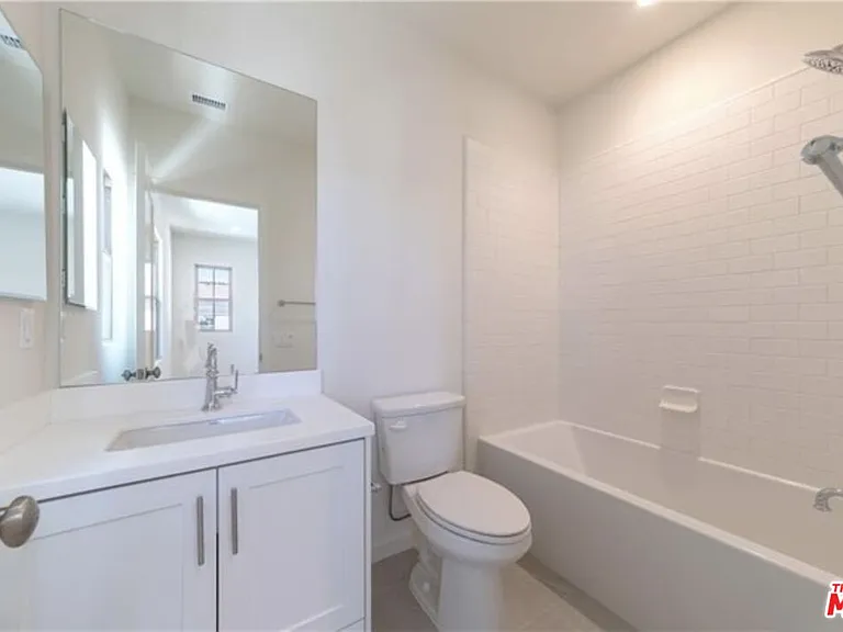 113 Escala — Photo 29