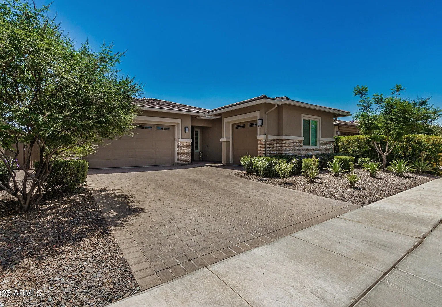 4 bed, 4.0 bath, 2506 sqft, $3,150 — Photo 2