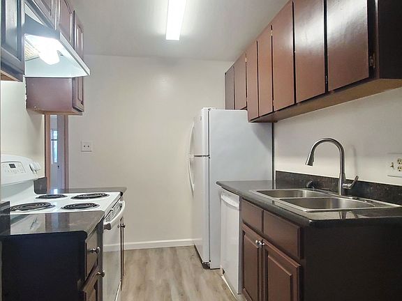 2nd image of 410 Auburn Way #410