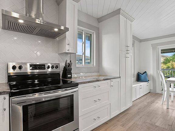 3rd image of 18720 Gulf Blvd APT 8A