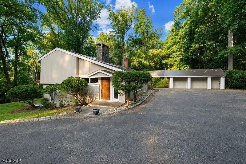 1st image of 14 Stoney Hill Rd