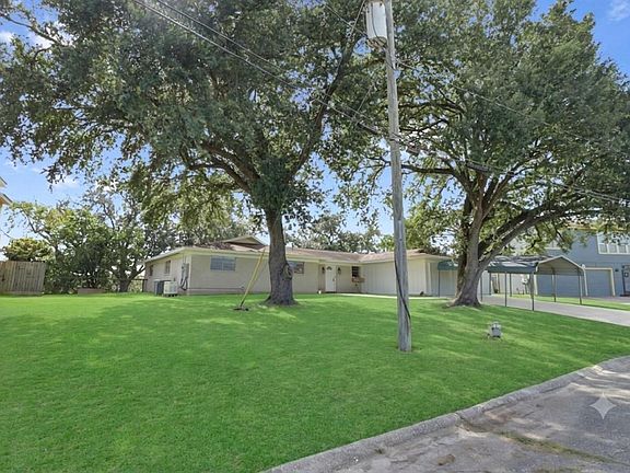 3rd image of 211 Rue Orleans St