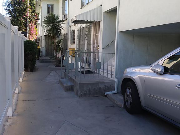 2nd image of 848 S Sherbourne Dr APT 2
