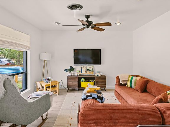 5th image of 805 Cardiff Dr