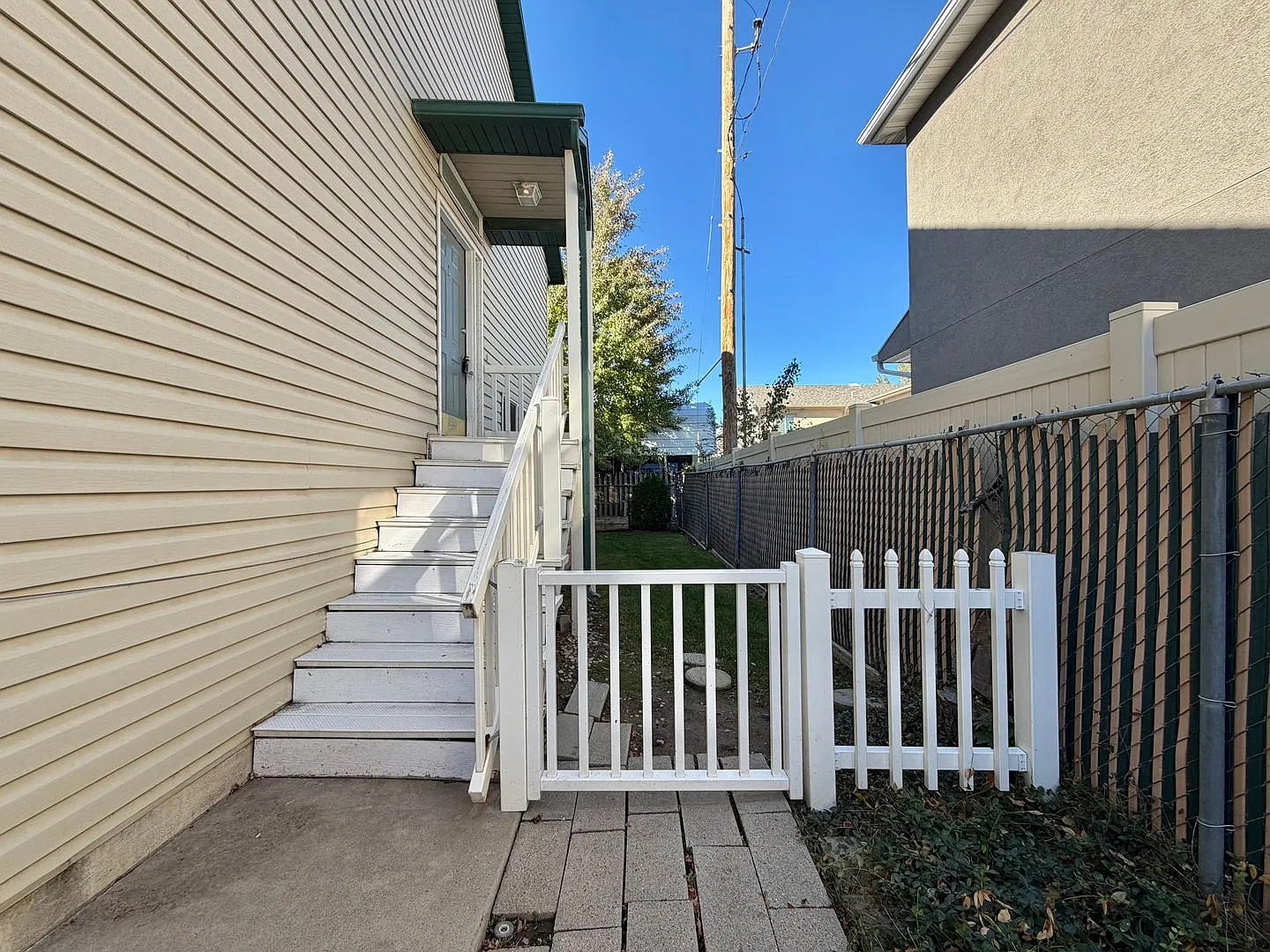 October Is Free!! 3-Bedroom Townhome With 2-Car Garage, Fenced Yard & In-Unit Laundry! — Photo 3