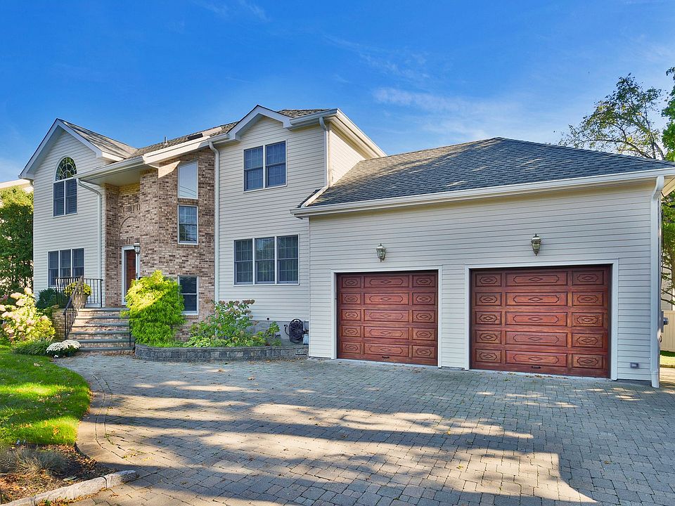 3200 square feet