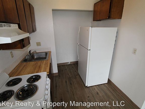 5th image of 2527 E Pacific Ave