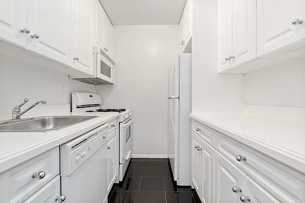 Rented by REAL New York | media 6