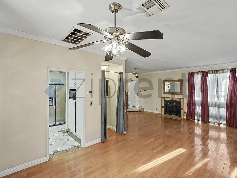 6801 Mammoth Ave #17 — Photo 3